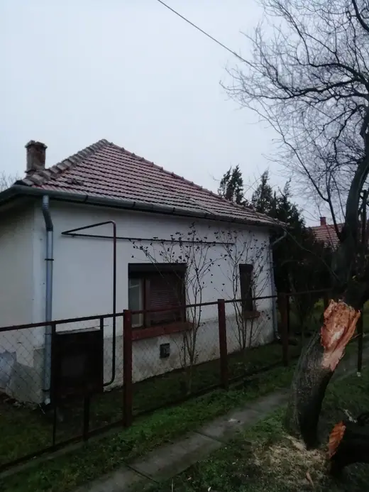 Viharkár a Köztársaság és a Kossuth utcában, 1. kép