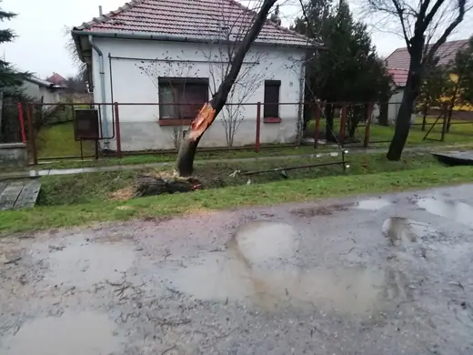 Viharkár a Köztársaság és a Kossuth utcában, 7. kép