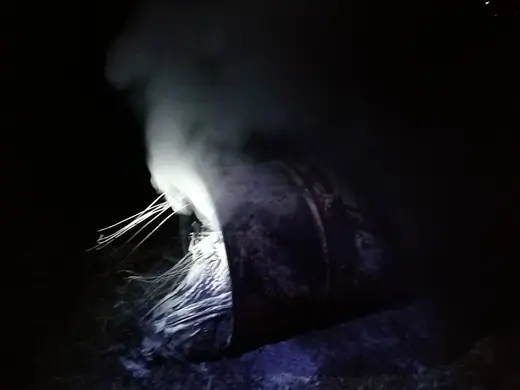 Hulladék égett egy fémhordóban, 6. kép