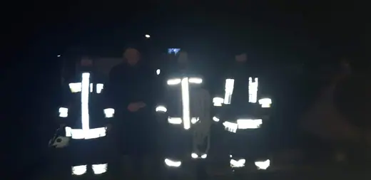 Épületre dőlt fenyőfa a Kossuth utcában, 6. kép