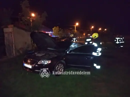 Személyautó égett egy Közép utcai udvaron, 5. kép