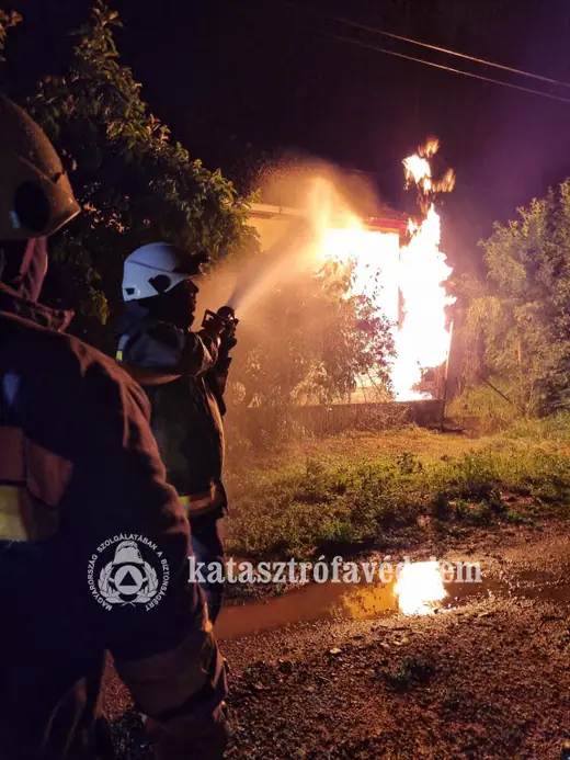 Gázóraszekrény égett a Kis utcában, 5. kép