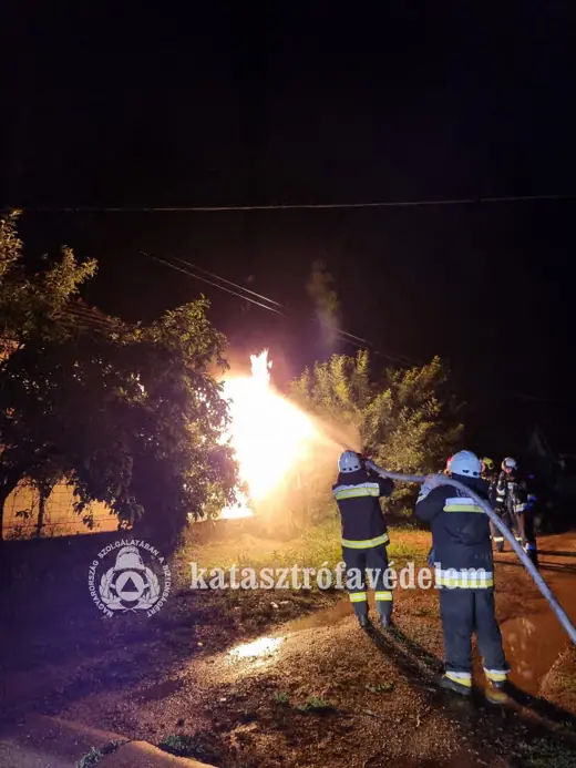 Gázóraszekrény égett a Kis utcában, 6. kép