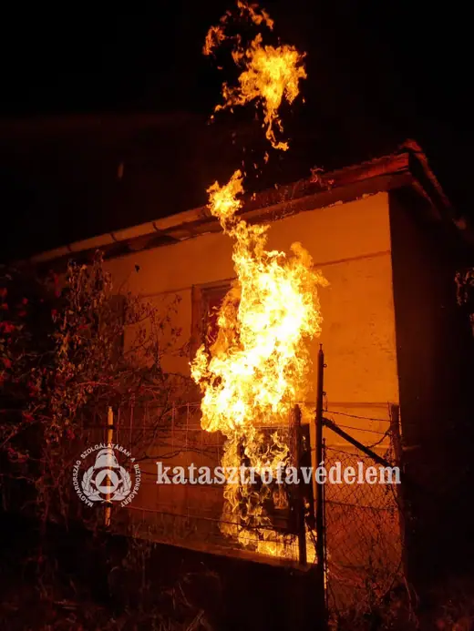 Gázóraszekrény égett a Kis utcában, 7. kép