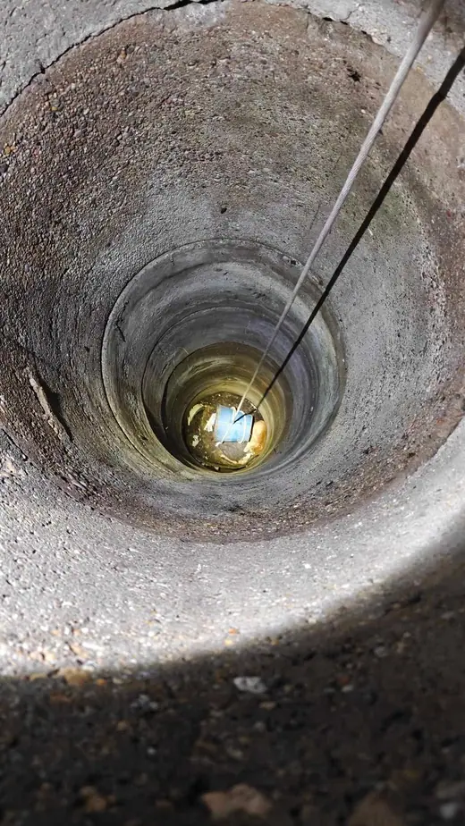 Kútba esett macskát mentettünk ki, 1. kép